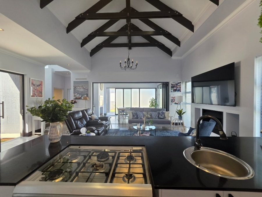 2 Bedroom Property for Sale in Outeniquasbosch Western Cape